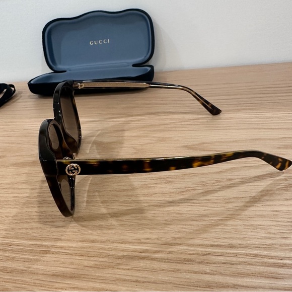 Authentic Gucci Sunglasses - Picture 6 of 7
